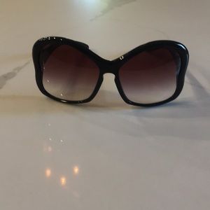 Prada Butterfly Frame Sunglasses SPR 18I Black